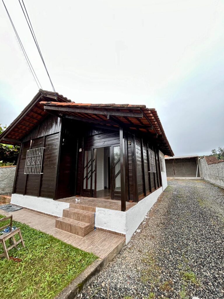 Casa á venda bairro Itaum